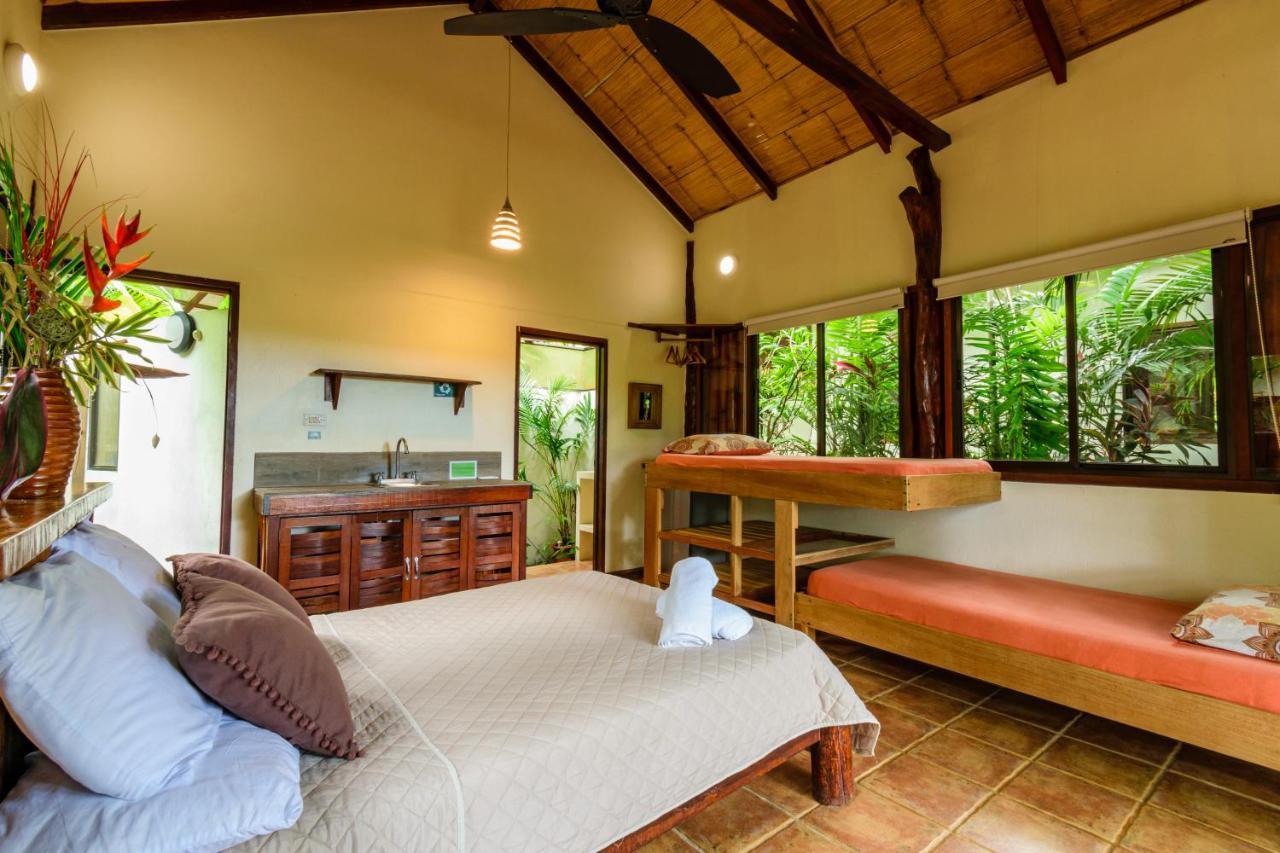 Funky Monkey Lodge Playa Santa Teresa  Kültér fotó