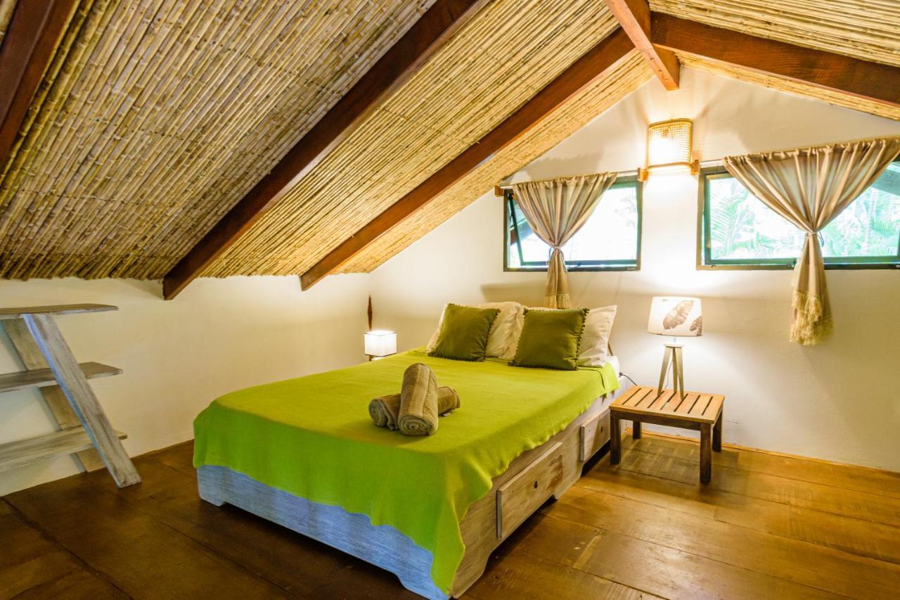 Funky Monkey Lodge Playa Santa Teresa  Kültér fotó