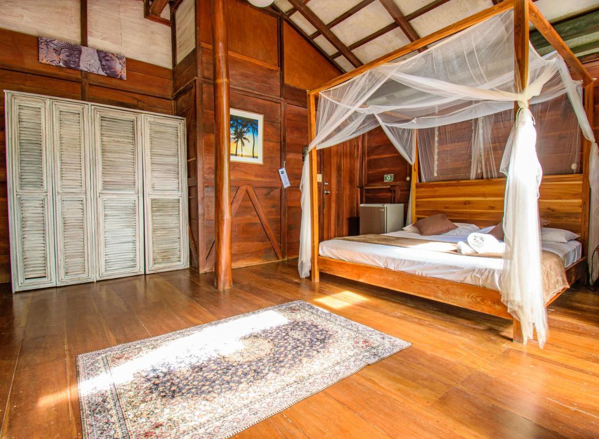 Funky Monkey Lodge Playa Santa Teresa  Kültér fotó