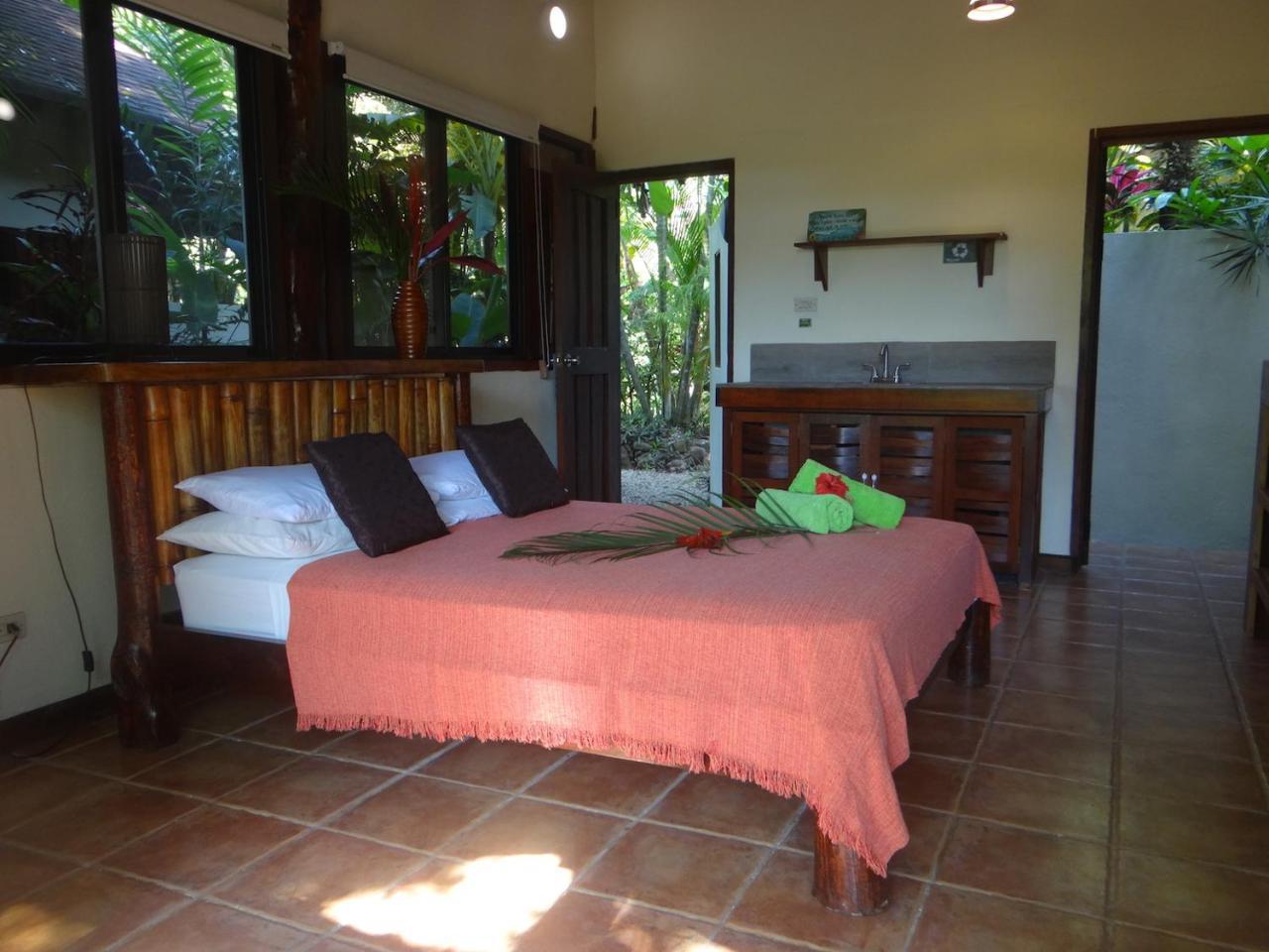Funky Monkey Lodge Playa Santa Teresa  Kültér fotó